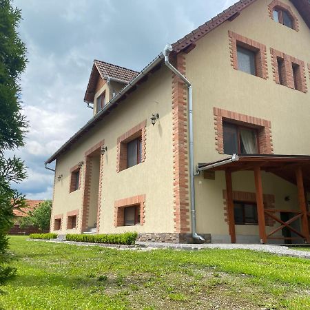 Grádics Panzió Siculeni Exterior foto